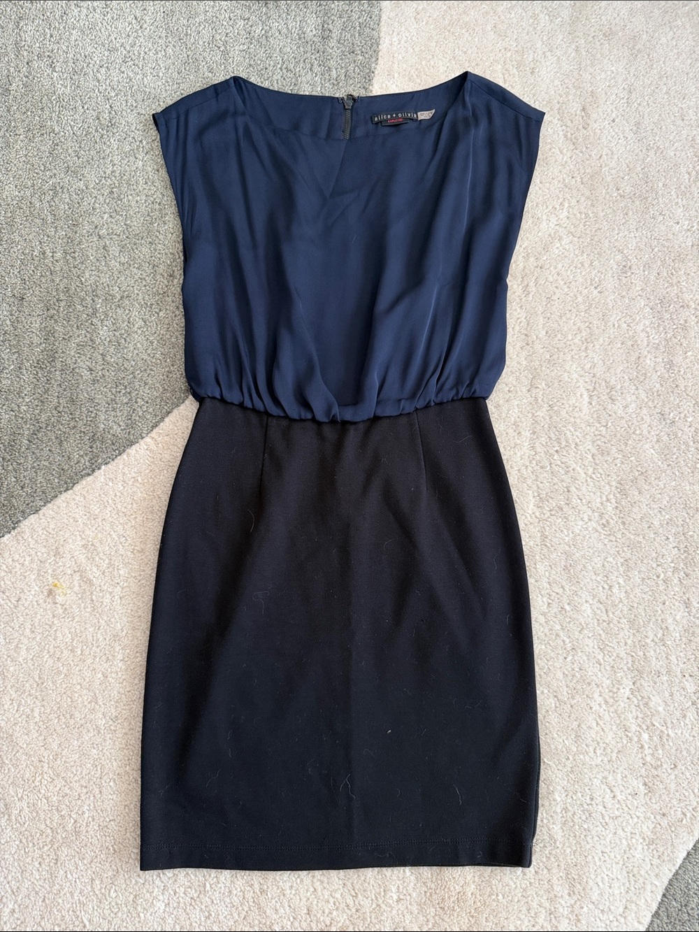 Alice + Olivia Navy and Black Cap-Sleeve Blouson Sheath Dress